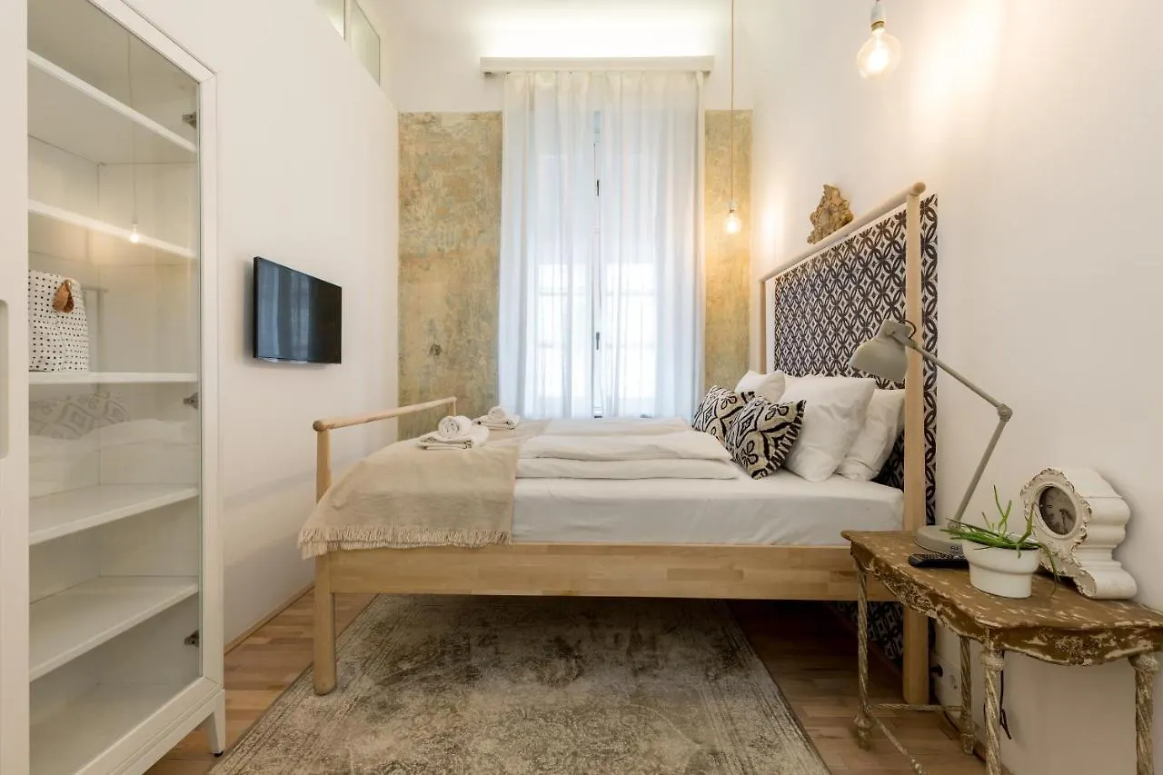 Bohemian Dream Home In The Absolute Center W 2Br/2Bt Budapest Apartment